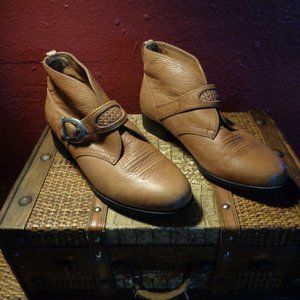 Ariat ankle slip on boots, lite brown, 8.5